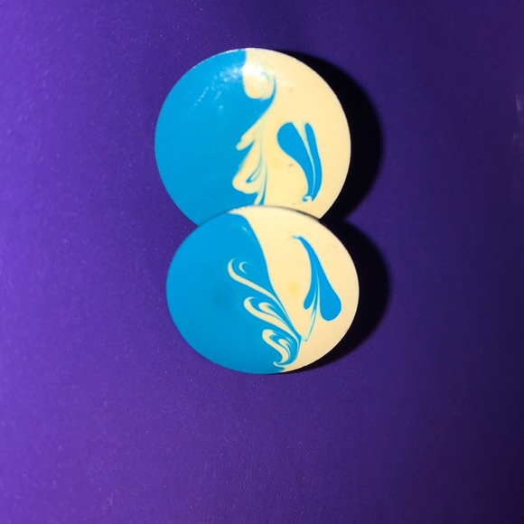 Vintage Unique Style Earrings - Picture 2 of 3